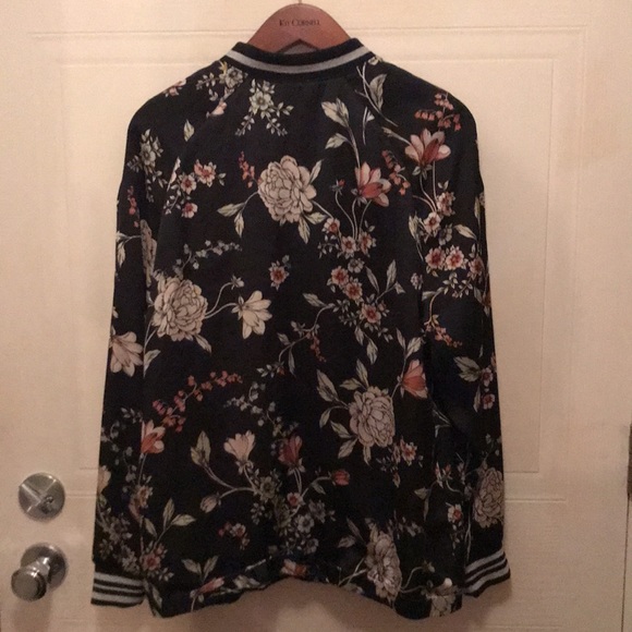 Bomber H&M with flowers - Picture 3 of 4